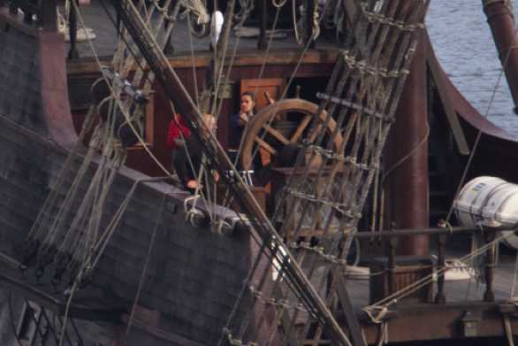 26 September 2023 - 09:48:13
The galleon has its own engine (it's a replica remember) but with very limited manoeuvring ability. ie, there was very little steering to be done.
----------------------
How to moor a galleon. El Galeon Andalucia